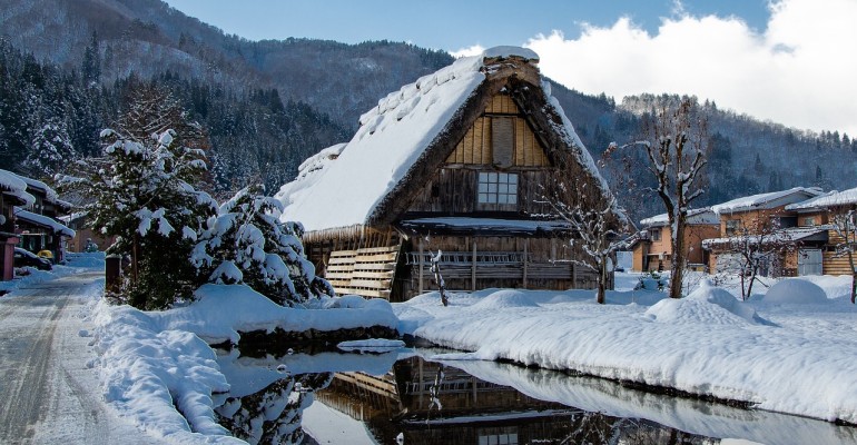 Escursione a Shirakawa-go: Magia invernale per gli sposi avventurosi