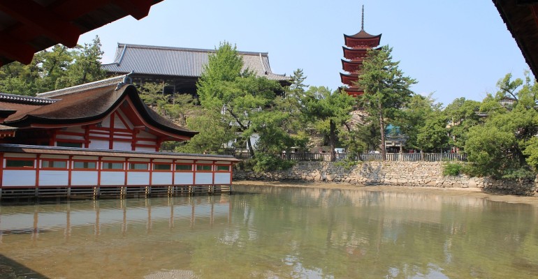 Viaggio di nozze a Miyajima: Il fascino mistico di un'isola sacra