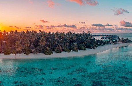 Viaggi su misura nei paradisi tropicali: confronto tra Turks e Caicos e Maldive